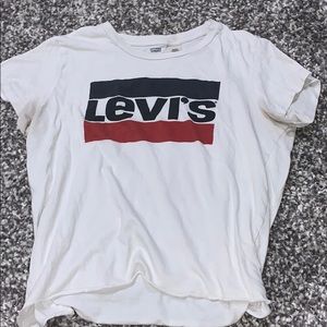 Cropped Levi’s Tee!!